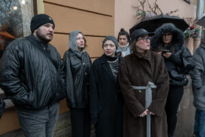 Сын Алексея Балабанова водит экскурсии об отце. Какие истории он рассказывает и почему называет режиссера скрытным