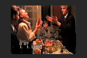 Петербурженка нашла кассету с тусовки студентов в 1995-м. Она отыскала всех участников — и устроила им встречу